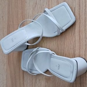 Ladies Size 8 ZARA white strappy open toe trendy slide sandal